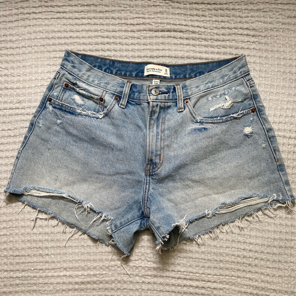 A&F mid rise boyfriend short curve love